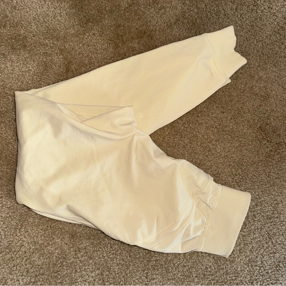 EUC, Lululemon LA Warm Down High-Rise Jogger, Lemon Chiffon, Size 4, NO PILLING! - Picture 6 of 7